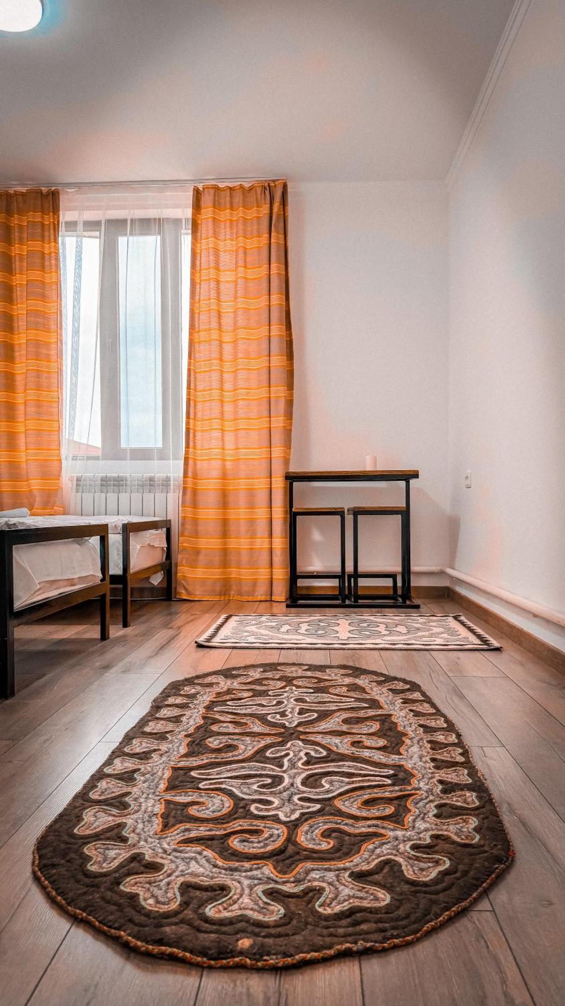 Kezgin Guest House Naryn Экстерьер фото